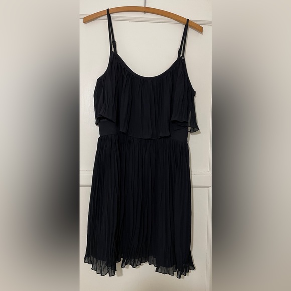 NWOT Guess Pleated Dress Black Size 7 - Picture 1 of 6